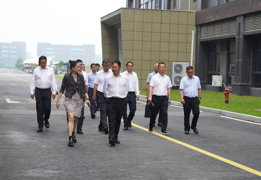 楚雄州人民政府代表团赴香港六大资料大全中科智谷产业园参观考察